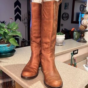 EUC Lucky Brand Boots - Distressed Pull On